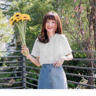 Short-sleeve Flower Eyelet Blouse