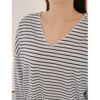V-neck Stripe Boxy T-shirt