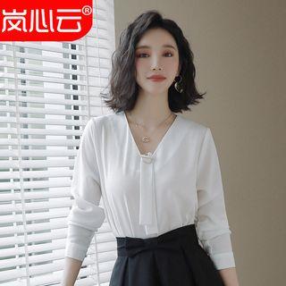 V-neck Shirt / A-line Skirt / Boot-cut Pants / Brooch / Set