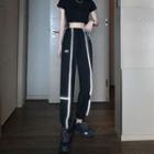 Short-sleeve Cropped T-shirt / Contrast Trim Sweatpants / Set