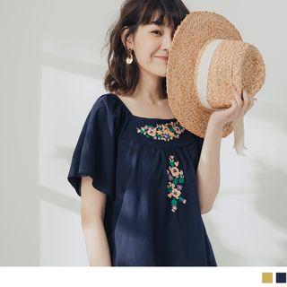 Boatneck Short Sleeve Floral Embroidered Top