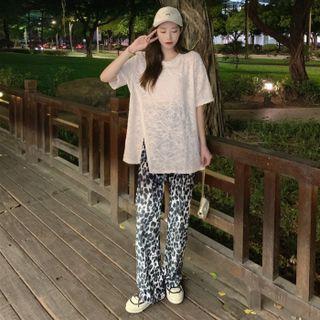 Elbow-sleeve T-shirt / Leopard Print Wide-leg Pants