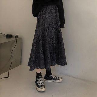 Plain Sweatshirt / Zebra Midi A-line Skirt