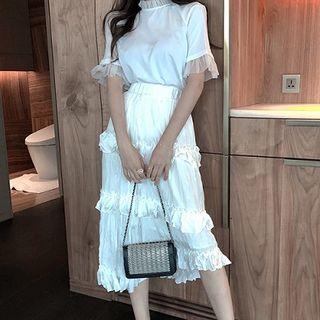 Mesh Trim Short-sleeve T-shirt / Tiered Midi Skirt