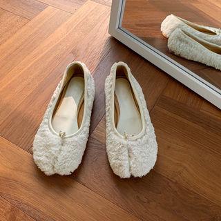 Cloven-toe Fleece Flats