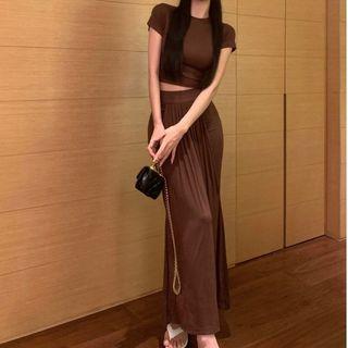 Short-sleeve T-shirt / Maxi Pencil Skirt