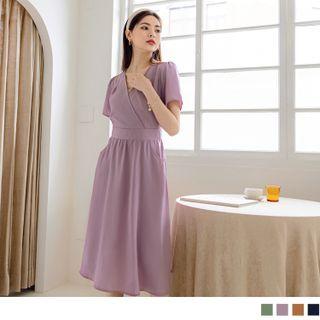 Short-sleeve V-neck Plain Tie-back A-line Dress