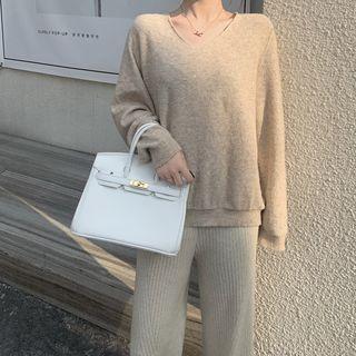 V-neck Sweater / Rib Knit Wide-leg Pants