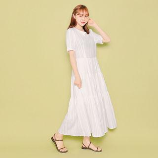 Monotone Tiered Lace Maxi Dress