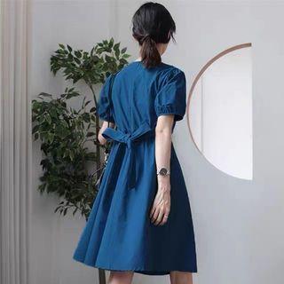 Short-sleeve Ribbon Back Plain A-line Dress