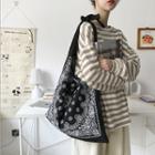 Floral Print Tote Bag With Brooch - Tote Bag - Pattern - Black - One Size