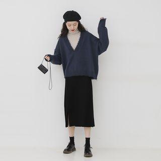 V-neck Sweater / Long-sleeve Top