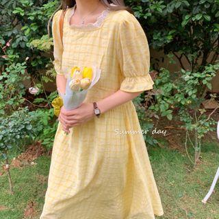 Plaid Short-sleeve Midi A-line Dress Light Yellow - One Size