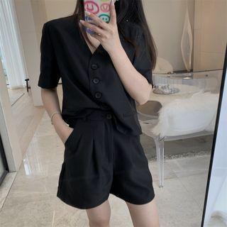 Short-sleeve V-neck Blazer / Shorts
