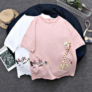 Giraffe Embroidered Elbow-sleeve T-shirt