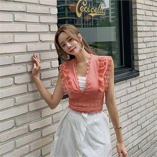 Sleeveless Laced Top With Camisole Top