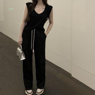Sleeveless T-shirt / Sweatpants