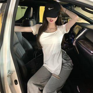 Short-sleeve Square-neck T-shirt / Sweatpants