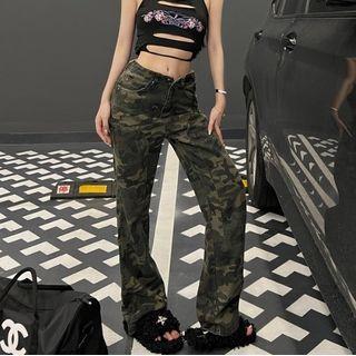 Floral Print Cutout Crop Tank Top / Low Rise Camo Print Wide Leg Jeans
