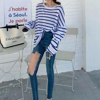 Striped Loose-fit T-shirt / Ripped Slim-fit Jeans
