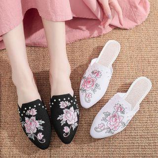 Flower Embroidered Pointy-toe Hanfu Flat Mules