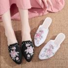 Flower Embroidered Pointy-toe Hanfu Flat Mules
