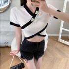 Short-sleeve V-neck Contrast-trim Cropped Top