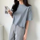 Dip-back Crop T-shirt