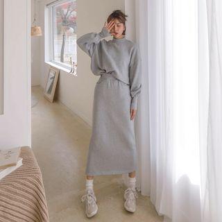 Set: Mock-neck Pull-sleeve Top + Band-waist Long Skirt