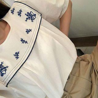 Puff-sleeve Piped Flower-embroidered Blouse