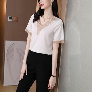 Short-sleeve V-neck Contrast Trim Top