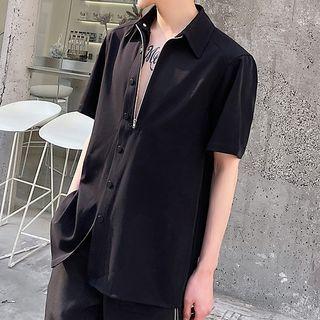 Short-sleeve Zip Accent Asymmetrical Shirt