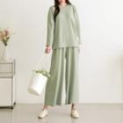 Set: Tag-patched T-shirt + Wide-leg Pants