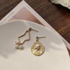 Embossed Alloy Freshwater Pearl Asymmetrical Dangle Earring 1 Pair - 1299 - White & Gold - One Size