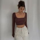 Stretched Deep U-neck Crop T-shirt