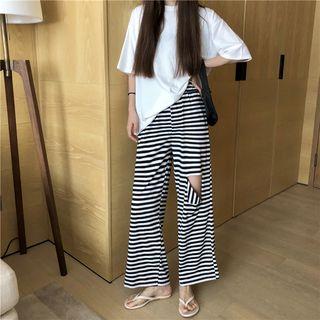 Elbow Sleeve T-shirt / Striped Wide Leg Pants
