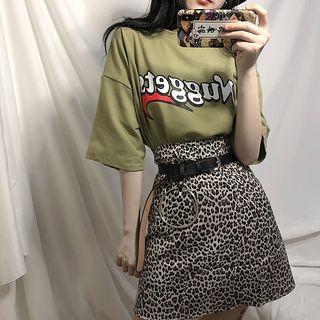 Lettering Elbow Sleeve T-shirt / Leopard Patterned A-line Skirt