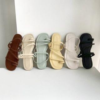 Multicolor Strappy Flip-flops