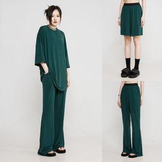 Elbow-sleeve T-shirt / Sweatshorts / Sweatpants