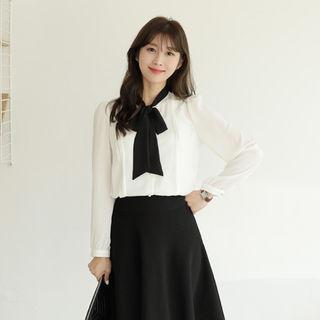 Tie-front Lace-trim Blouse