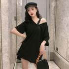 Off-shoulder V-neck Oversize T-shirt