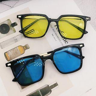 Retro Square Sunglasses With Pouch / Case