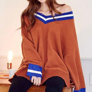 V-neck Contrast-trim Distressed Pullover