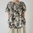 Short-sleeve Floral Blouse Gray - One Size