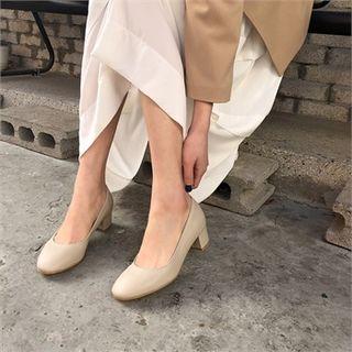 Round-neck Kitten-heel Pumps