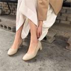 Round-neck Kitten-heel Pumps