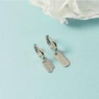 Non-matching Lettering Tag Dangle Earring