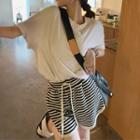 Elbow-sleeve T-shirt / Striped Shorts