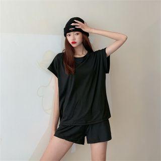 Short-sleeve Plain T-shirt / High-waist Plain Sweat Shorts