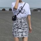 Printed Short-sleeve T-shirt / Flower Print Mini Straight-fit Skirt / Set